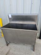 Stainless steel sink