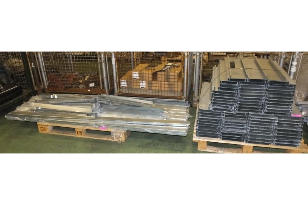 Shelving assembly - Racking Upright x16, Front & Back Beams x24, Side Rails x24, Shelf Sec - Image 1 of 4