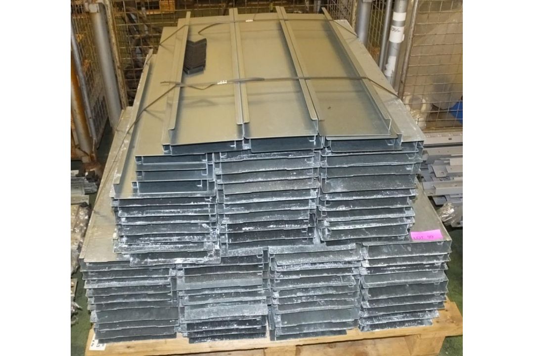 Shelving assembly - Racking Upright x16, Front & Back Beams x24, Side Rails x24, Shelf Sec - Image 2 of 4