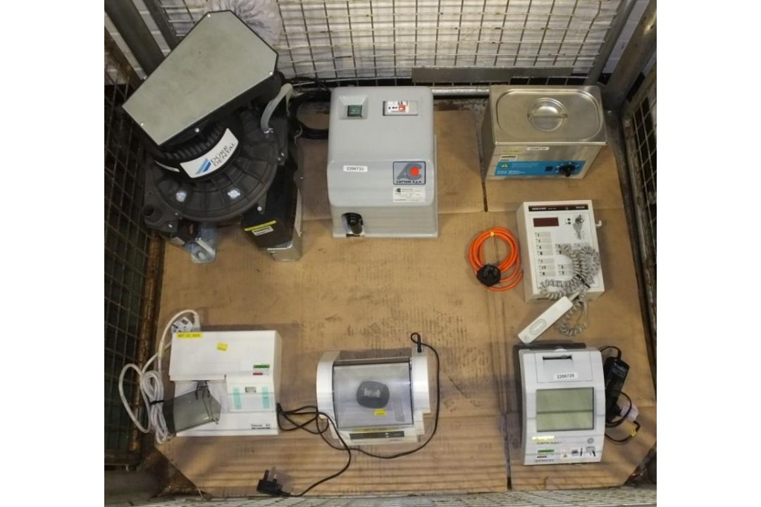 Durr Dental Vacuum Pump Unit, Medical Vivadent Silmamat S5 240v, Ferno Compact Carrying Wh - Image 1 of 5