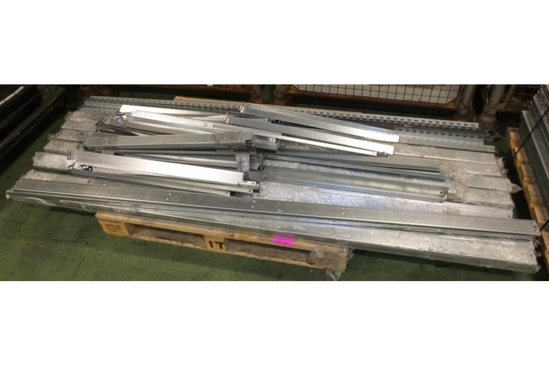 Shelving assembly - Racking Upright x16, Front & Back Beams x24, Side Rails x24, Shelf Sec - Image 3 of 4