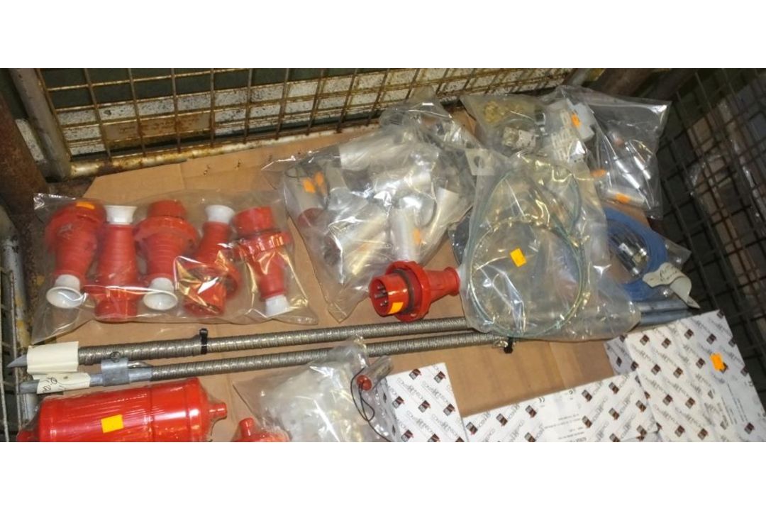 Plugs Thermo Valve Contactor Inlet Valve Temperature Controls - Image 2 of 4