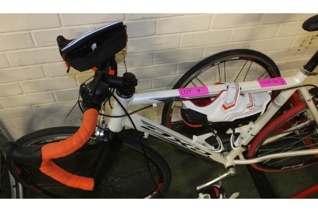 2X2 Training Bike on Frame, shoes, spare wheel, Vuelat wheels, Mad Speed7 wheel - Image 2 of 7