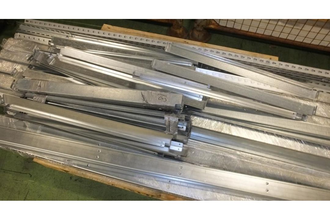 Shelving assembly - Racking Upright x16, Front & Back Beams x24, Side Rails x24, Shelf Sec - Image 4 of 4
