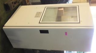 IAC Audio Booth L 990 X W 730 X H 1940 mm - cracked window glass panel