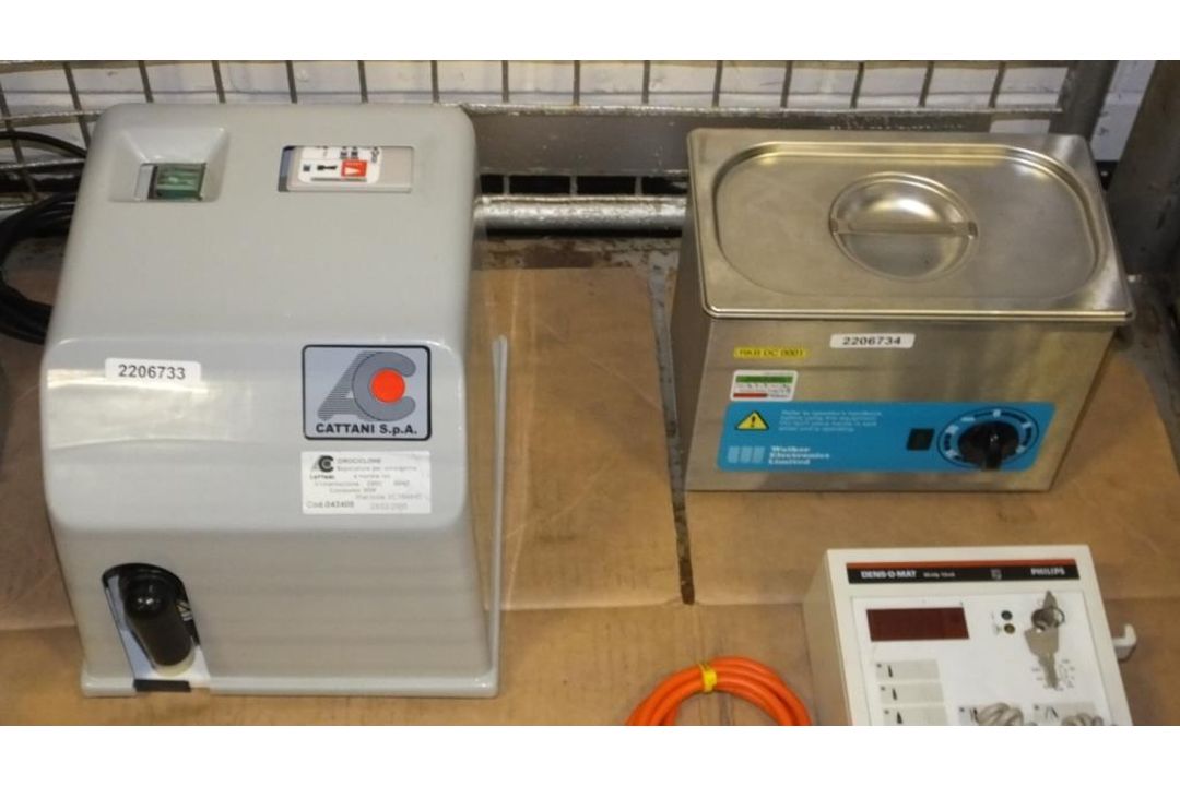 Durr Dental Vacuum Pump Unit, Medical Vivadent Silmamat S5 240v, Ferno Compact Carrying Wh - Image 3 of 5