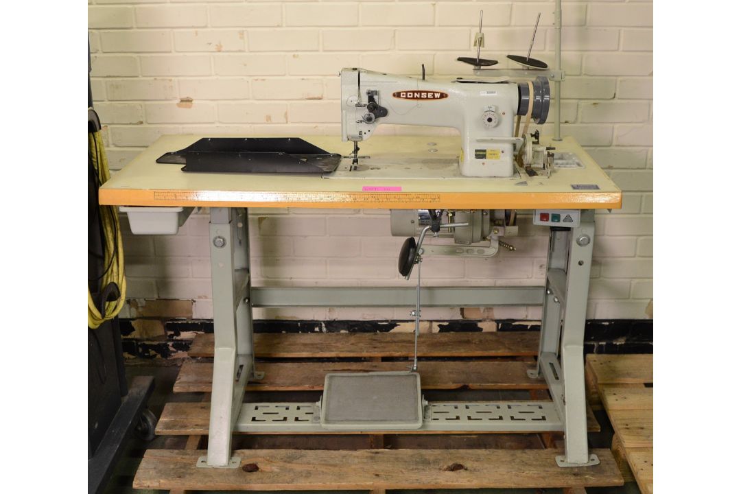 Consew 206RB-5 Industrial Sewing Machine 110-220V. - Image 1 of 3
