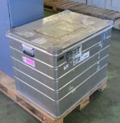 Metal Box L800 x W600 x H620mm.