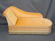 PEACH UPHOLSTERED CHAISE LONGUE, 73cms H, 142cms L, 55cms D