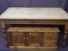 GOOD REPRODUCTION PINE FARMHOUSE KITCHEN TABLE, 77cms H, 152cms L, 92.5cms W and a modern pine