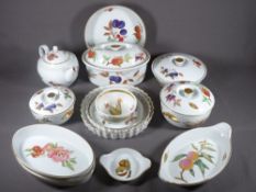 ROYAL WORCESTER EVESHAM TABLEWARE, approximately 12 pieces