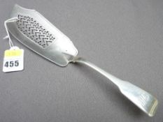 GEORGE IV PIERCED SILVER FISH SLICE, London 1825, maker William king, 4 troy ozs - 127grms