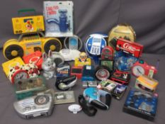 NOVELTY RADIOS - teapot, Looney Tunes, tap, Wurlitzer ETC (three boxes)