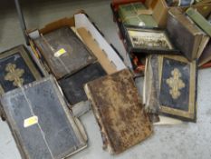 ASSORTED VINTAGE HARDBACK BOOKS including volumes of 'The New Cambridge Modern History', 'The Big