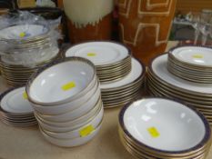 ROYAL WORCESTER 'MOUNTBATTEN' DINNERWARE
