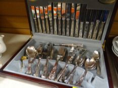 CASED SET OF VINERS 'KINGS ROYALE' CUTLERY