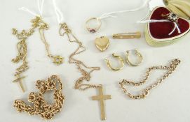 ASSORTED SMALL GOLD JEWELLERY ITEMS including two dress rings, fine necklaces with pendants ETC