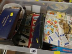 LARGE COLLECTION OF COLLECTORS CARDS including Brooke Bond tea-cards, Wills cigarette cards, loose
