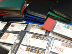 STAMPS / A LARGE COLLECTION OF ROYAL MAIL FIRST DAY COVERS IN PRESENTATION FOLDERS CIRCA 1970