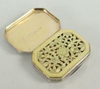 EARLY 19TH CENTURY SILVER & SILVER GILT VINAIGRETTE, believed Birmingham 1814, maker Samuel