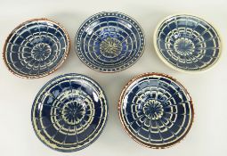 FIVE EWENNY CLAYPITS POTTERY SHALLOW BOWLS, blue and cream decoration, two with brown edges, 22cms