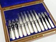 GOOD EDWARD VII SILVER & MOTHER OF PEARL HANDLED BOXED SET OF FRUIT KNIVES & FORKS FOR 12 in
