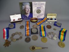 WORLD WAR I MEDALS, collectable coinage, bracelets and cufflinks, a quantity, including a 1914-