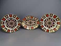 ROYAL CROWN DERBY '1128' PATTERN (three pieces) including a 25.5cms W four footed dish and two 21.