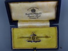 ROYAL ARTILLERY SWEETHEART BADGE, fifteen carat gold and enamel, 4.4grms, in a fitted Mappin &