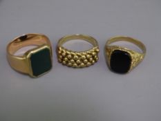 9CT GOLD & OTHER RINGS (three) including a bobble top example, size Q, a black hardstone signet ring