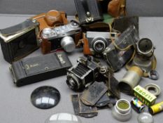 VINTAGE CAMERAS & ASSOCIATED EQUIPMENT, a quantity including a Kochmann Korelle P Vest pocket