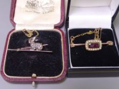 UNMARKED GOLD BAR BROOCH bearing an alert hare together with safety chain and pin, 3.7grms and an