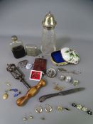 MIXED GROUP OF COLLECTABLES & JEWELLERY including a cut glass silver topped sugar sifter, two