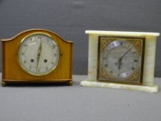 MANTEL CLOCK, stylish with brass feet and an onyx style tempora mantel clock
