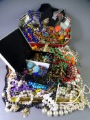 VINTAGE COSTUME JEWELLERY, a good mixed selection to include a floral perspex brooch, a large