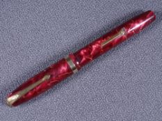 CONWAY STEWART - Vintage 1950s red pearl and gold veined marble Conway Stewart No 84 fountain pen