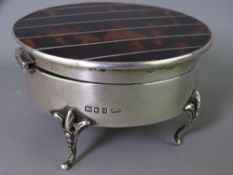 SILVER & TORTOISESHELL CIRCULAR RING BOX, London 1922, maker Collett & Anderson, 8.5cms D, on four