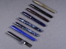 MABIE TODD - Vintage 1940s dark blue Swan Mabie Todd 3320 self-filler fountain pen with gold trim