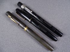 MABIE TODD - Vintage 1940s black Swan Mabie Todd 3160 self-filler fountain pen with gold trim and