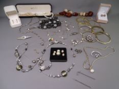 QUALITY VINTAGE & MODERN SILVER & OTHER JEWELLERY including a cultured pearl and diamante floral