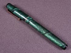 MABIE TODD - Vintage 1930s emerald green snakeskin Swan Mabie Todd SM 205/84 self filler fountain