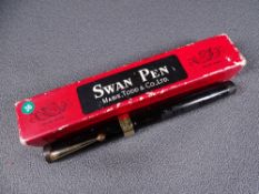 MABIE TODD - Vintage 1930s black Swan Mabie Todd L470/60 leverless fountain pen with gold trim and