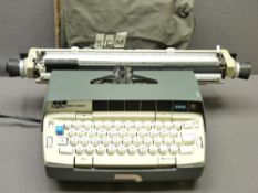 VINTAGE TYPEWRITER - SCM Smith-Corona 250