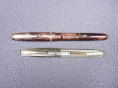 WATERMAN - Vintage 1950s gold Striated Waterman W3 fountain pen with gold trim and original W3
