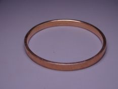 NINE CARAT GOLD BANGLE, 10grms