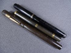 MABIE TODD - Vintage (1920s-1930s) black chased hard rubber Swan Mabie Todd SF2 self-filler fountain