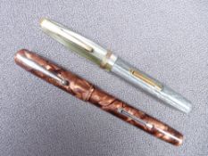 WATERMAN - Vintage (1940s-50s) grey Striated pearl Waterman 512 V fountain pen with gold trim and