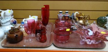 ASSORTED CRANBERRY GLASS & DECORATIVE CERAMICS