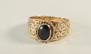 9CT YELLOW GOLD SCROLL ENGRAVED SAPPHIRE SET RING, 3.9grams
