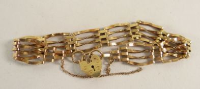 9CT GOLD FOUR BAR GATE BRACELET WITH HEART SHAPED PADLOCK, 7.1 grams.